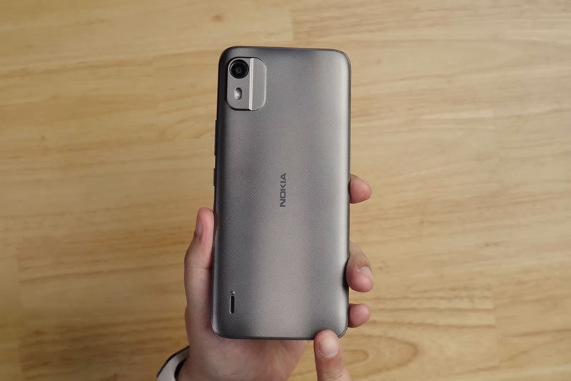 Smartphone chống nước, RAM 3 GB, giá 2,04 triệu đồng