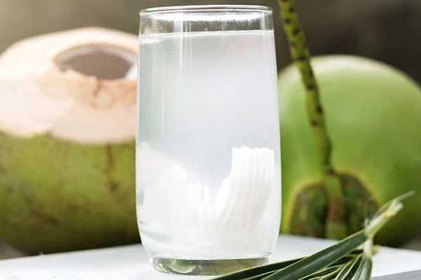 4 thời điểm "độc": Có nóng đến mấy cũng chớ dại mà uống nước dừa kẻo "sướng miệng" mà hại thân