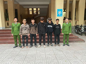 Bắt nhóm thanh thiếu niên ném vỡ kính xe khách trên QL1 ở Nghệ An