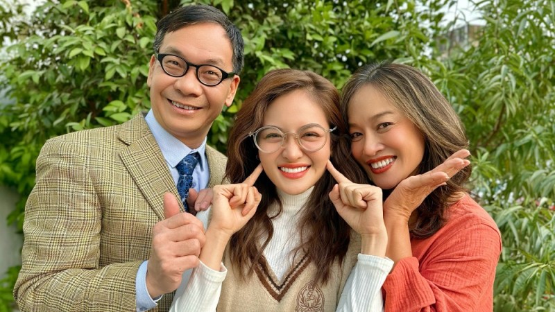 Thùy Anh cảm thấy mình như là con gái của nghệ sĩ Tú Oanh, Đức Khuê