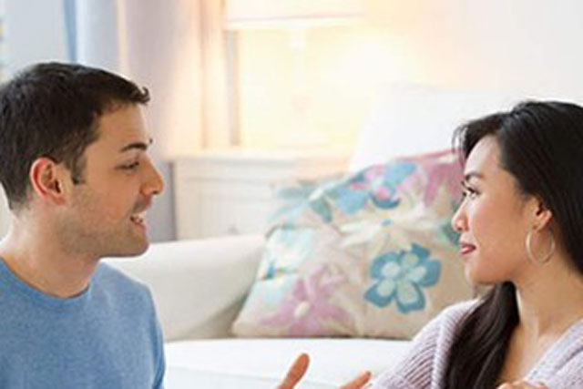 Cùng sếp đến khách sạn ký hợp đồng, chồng 'đứng hình' thấy vợ trẻ đang làm điều kinh khủng này