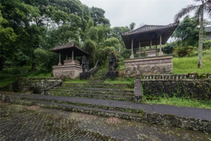 Bí ẩn khách sạn bỏ hoang trên đảo Bali, nơi không người dân nào dám đến gần - 3