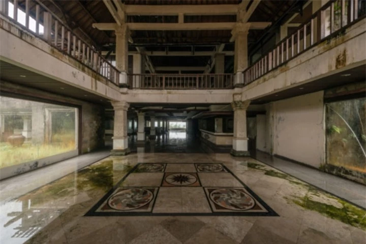 Bí ẩn khách sạn bỏ hoang trên đảo Bali, nơi không người dân nào dám đến gần - 7