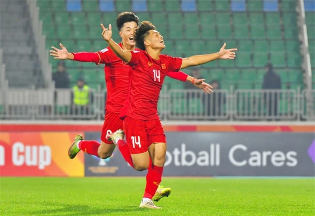 HLV Hoàng Anh Tuấn: “Giờ là lúc tính toán cho trận đấu với U20 Iran” - Ảnh 1.