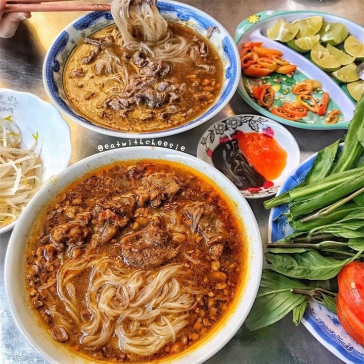 Món hủ tiếu khiến khách đổ mồ hôi, chảy nước mắt mà miệng vẫn không thể ngừng ăn - 1