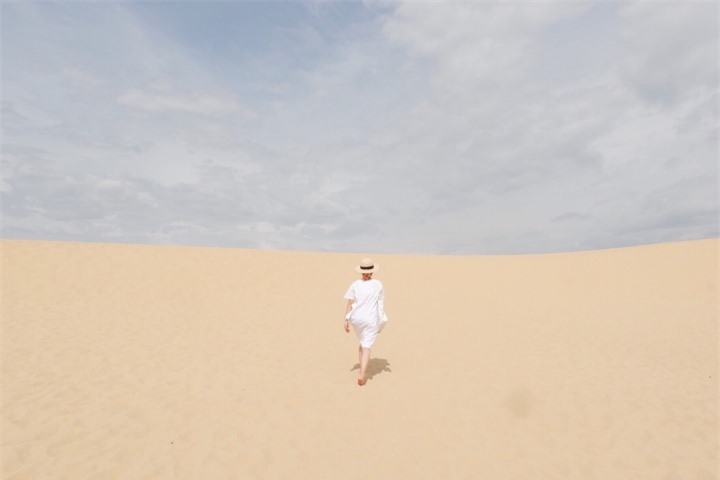 Trải nghiệm cảm giác lạc vào ‘sa mạc thu nhỏ’ với cồn cát xinh đẹp ở Quảng Bình - 6