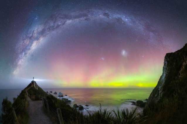 'Nghẹt thở’ trước khung cảnh đẹp đến siêu thực của những lần cực quang xuất hiện