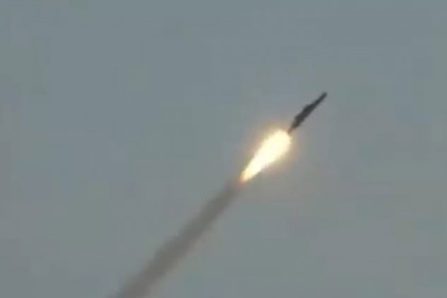 Iran tiết lộ tên lửa siêu thanh tầm xa mới có tầm bắn 1.650km