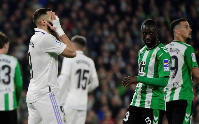 Real Madrid chia điểm với Real Betis sau trận hòa không bàn thắng