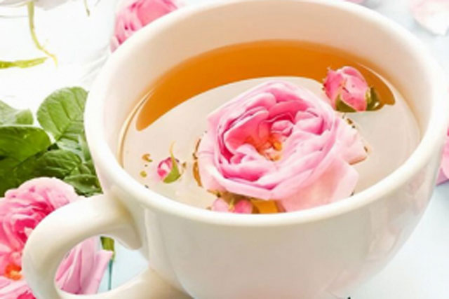 Bất ngờ với 8 công dụng của trà hoa hồng, vừa đẹp da lại tốt cho sức khỏe