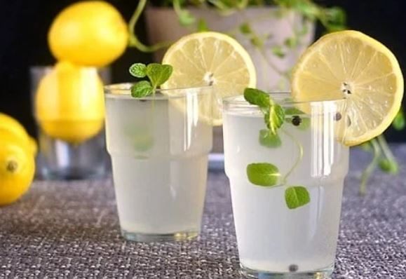 Thêm 1 trong 3 thứ này vào nước chanh ấm uống buổi sáng giúp nhỏ bụng, trẻ như gái 20