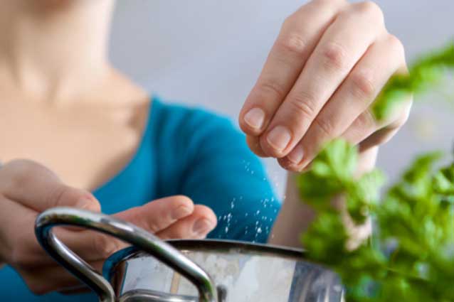 Dùng mì chính khi nấu ăn: Ngon ngọt đến mấy cũng phải tránh xa sai lầm tai hại này