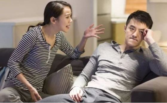 Lấy chồng, đàn bà từ người dịu dàng thành người vợ lắm lời, đanh đá cũng vì 4 lý do này