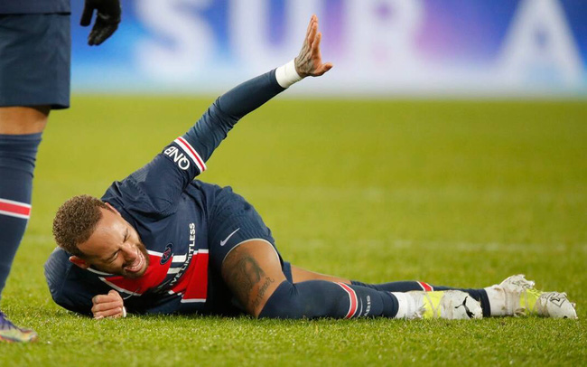 Neymar chính thức tạm biệt mùa 2022/23