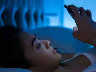 Ánh sáng xanh ảnh hưởng không tốt tới làn da