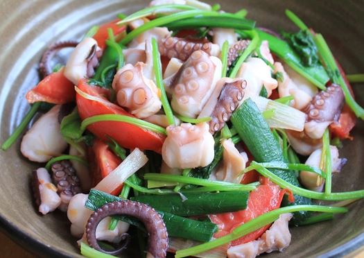 Bạch tuộc xào cần tỏi ngon bất ngờ