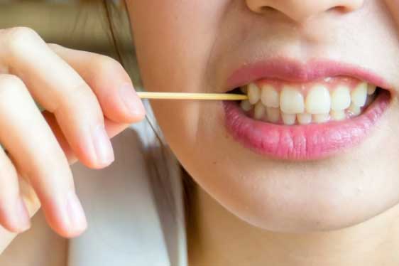 Dùng tăm xỉa răng sau khi ăn tưởng tốt hóa ra lại "mang họa vào thân" và đây là lý do