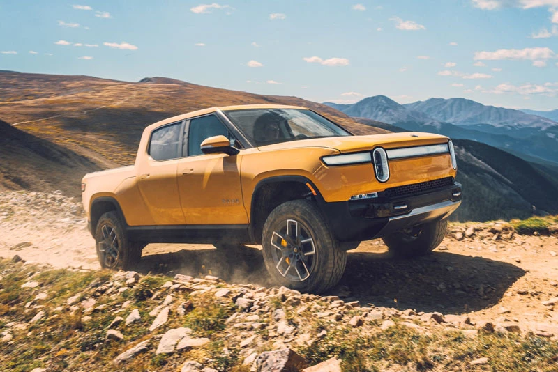 3. Rivian R1T (công suất tối đa: 835 mã lực).