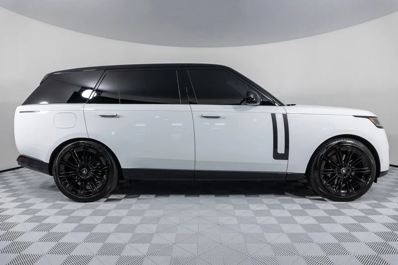 7. Land Rover Range Rover SE Long Wheelbase (giá khởi điểm: 112.500 USD).