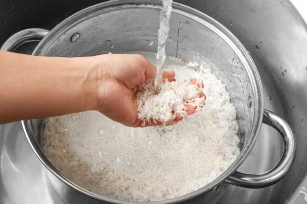 Vo gạo cho thêm vài hạt muối: Có lợi ích tuyệt vời, ai cũng muốn học theo