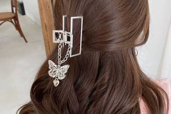 Buộc tóc sai cách khiến mái tóc ngày càng xơ xác