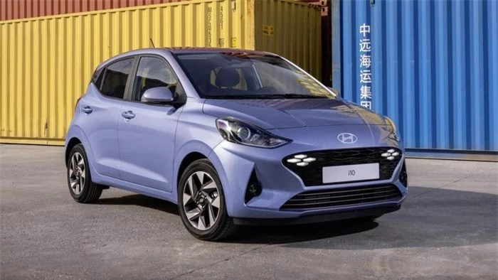 Bên ngoài, Hyundai i10 2023 trông không khác nhiều so với người tiền nhiệm được giới thiệu lần đầu vào năm 2019.