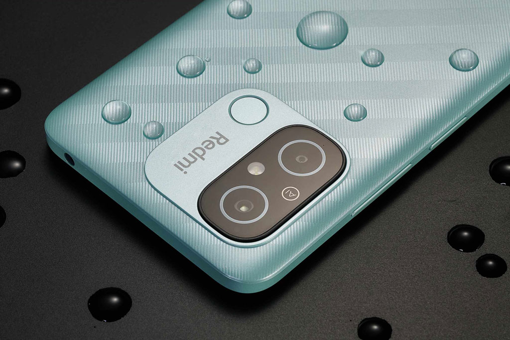 Smartphone chống nước, RAM 4 GB, pin 5.000 mAh, giá 3,59 triệu tại Việt Nam