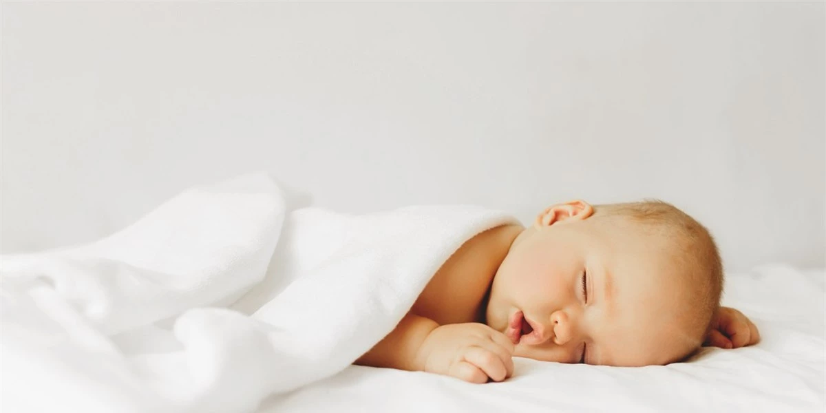 Cách giúp bé sơ sinh ngủ ngon không quấy khóc