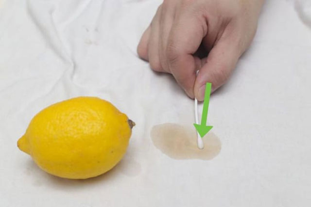 Quần áo lỡ dính nước trà, cà phê: Dùng ngay nguyên liệu sẵn có này quần áo sẽ sạch như mới