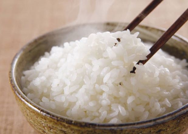 Nấu cơm nên vo gạo mấy lần là đủ, phần lớn mọi người đều làm sai cách khiến hạt cơm nhạt, kém ngon