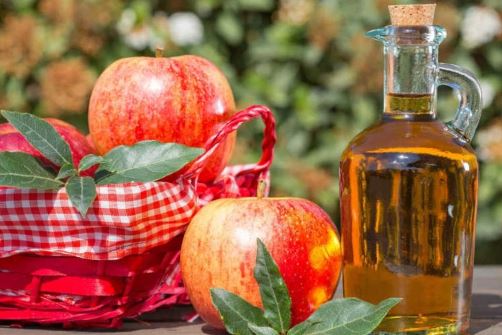 Công thức giúp bạn làm sạch tóc với giấm táo