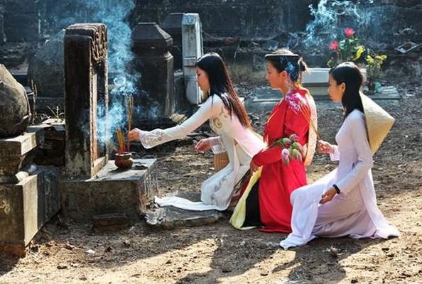 Người xưa dặn kĩ: Con rể không cày ruộng bố vợ, con gái không tảo mộ nhà mẹ đẻ, vì sao?