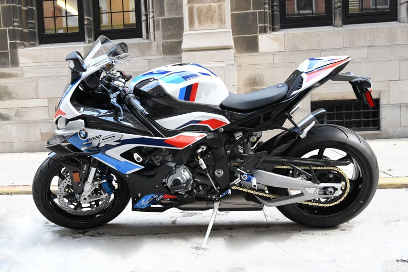 =6. BMW M1000RR (vận tốc tối đa: 304 km/h). 