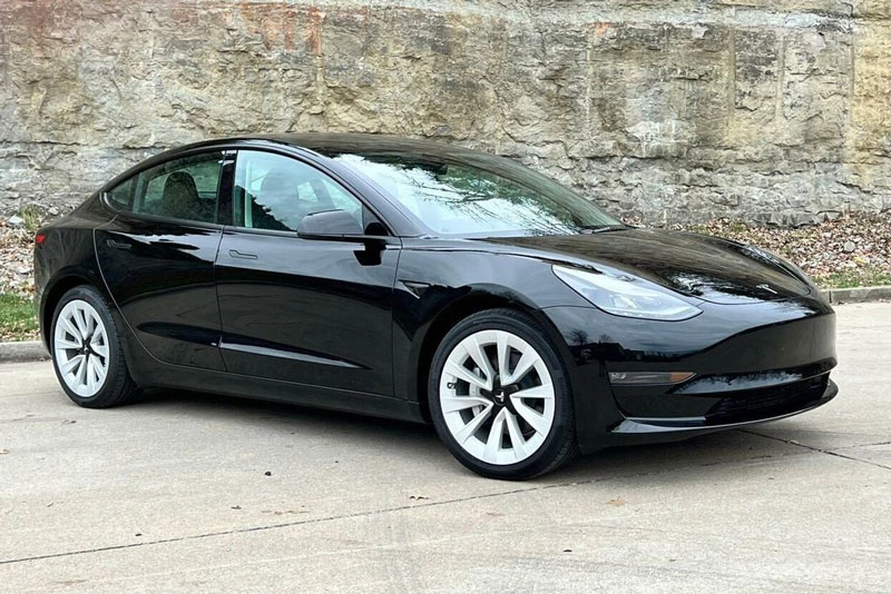 6. Tesla Model 3 2023.