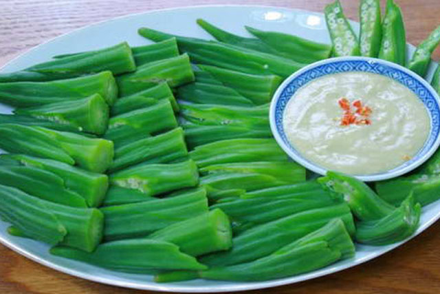 Thả thứ này vào luộc đậu bắp: Món ăn hết sạch nhớt đậm đà ai cũng mê