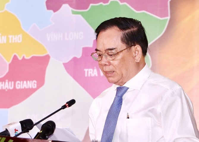 Chủ tịch UBND tỉnh Bến Tre Trần Ngọc Tam phát biểu tại Hội nghị 