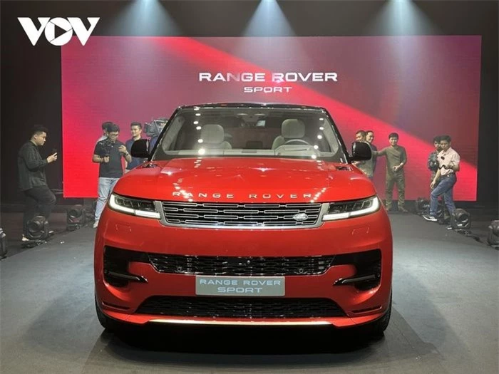 Range Rover Sport mới được nhập khẩu và phân phối chính hãng duy nhất bởi Phú Thái Mobility tại thị trường Việt Nam.