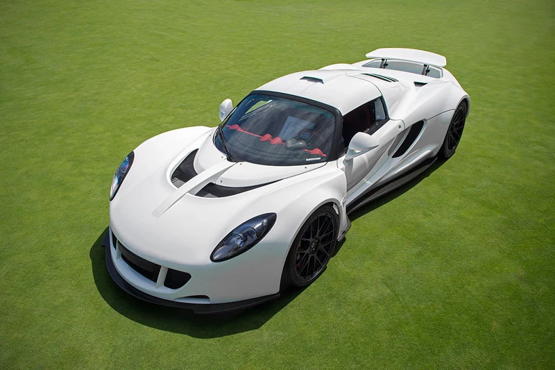 9. Hennessey Venom GT (vận tốc tối đa: 427 km/h). 