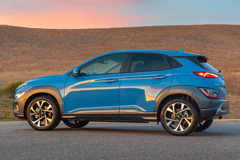 3. Hyundai Kona 2023 (giá khởi điểm: 23.285 USD).