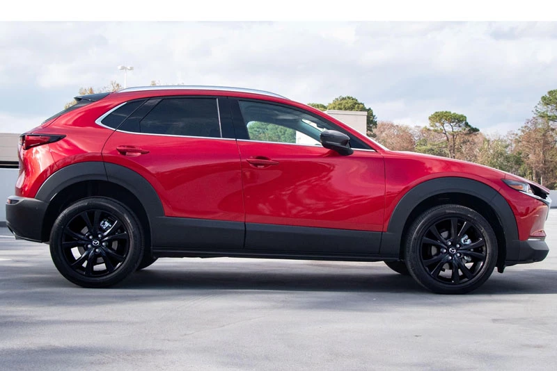 5. Mazda CX-30 2023 (giá khởi điểm: 24.225 USD).