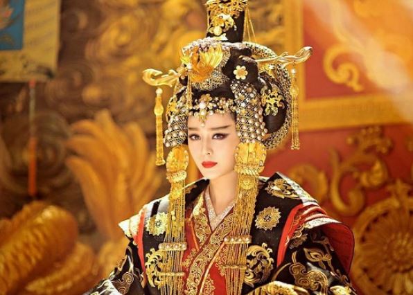 Bí ẩn lăng mộ Võ Tắc Thiên: Tấm bia trước mộ cao 8m, nặng 99 tấn nhưng không có một chữ nào