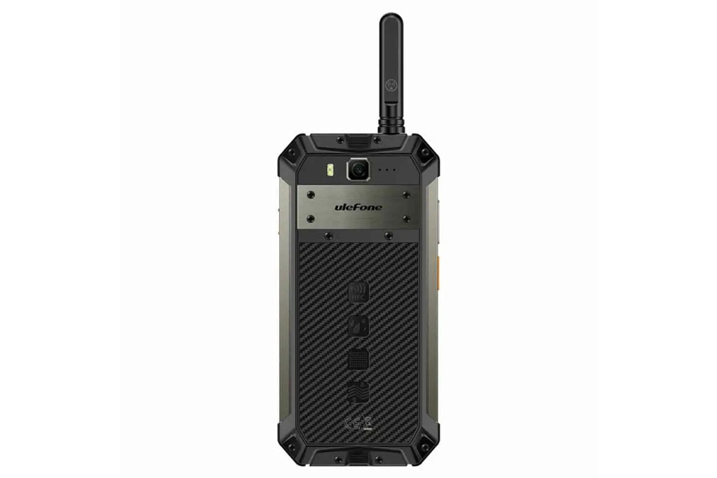 Smartphone tích hợp bộ đàm, RAM 12 GB, pin 10.850 mAh, giá gần 7 triệu đồng