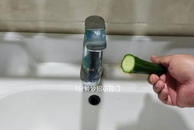 Đầu dưa chuột tưởng vứt đi nhưng lại là bảo bối, bạn sẽ tiếc vì không biết mẹo này sớm hơn