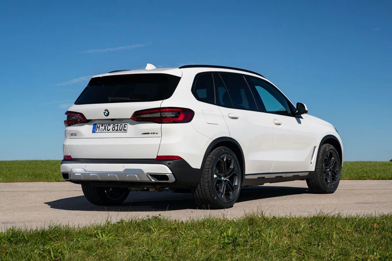 5. BMW X5 (giá khởi điểm: 61.600 USD).