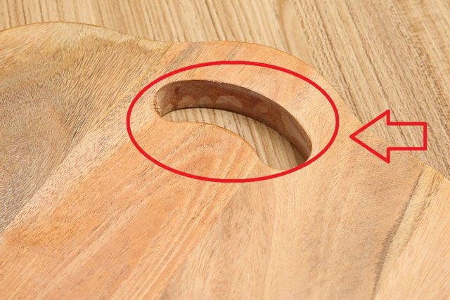 Vì sao trên thớt luôn có 1 lỗ khuyết lớn: Rất nhiều đầu bếp lâu năm vẫn tưởng chỉ để trang trí