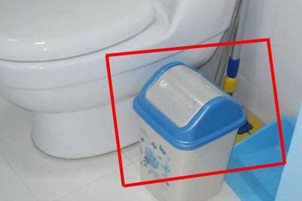 Thùng rác trong nhà vệ sinh nên có nắp hay không: Đáp án đơn giản nhưng 99% đều làm sai