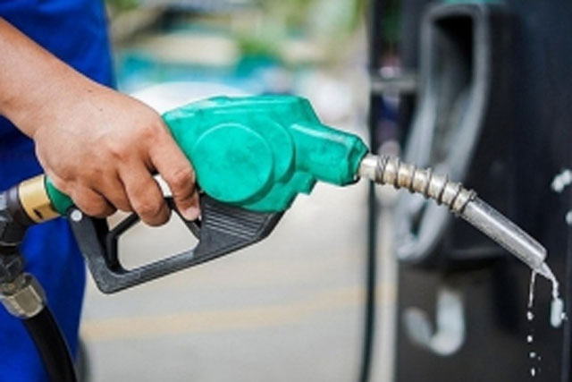 Đổ xăng đừng dại hô đầy bình hay 50 ngàn, có 5 cách thông minh giúp tiết kiệm nhiều tiền hơn
