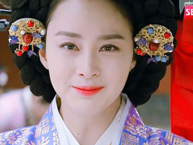 Kiếp đời ai oán của vị Hoàng hậu "qua tay" 4 đời Hoàng đế, bị xử chết vì không chịu làm điều này