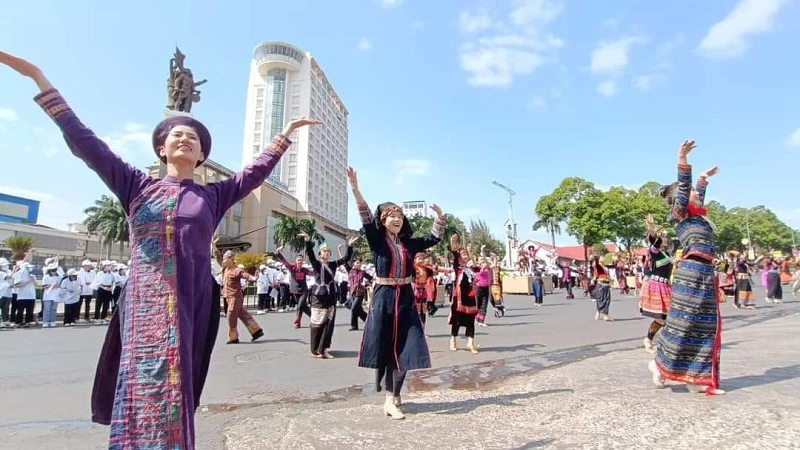 Lễ hội cà phê Buôn Ma Thuột lần thứ 8 năm 2023 đã chính thức khép lại, để lại bao lưu luyến trong lòng du khách thập phương 