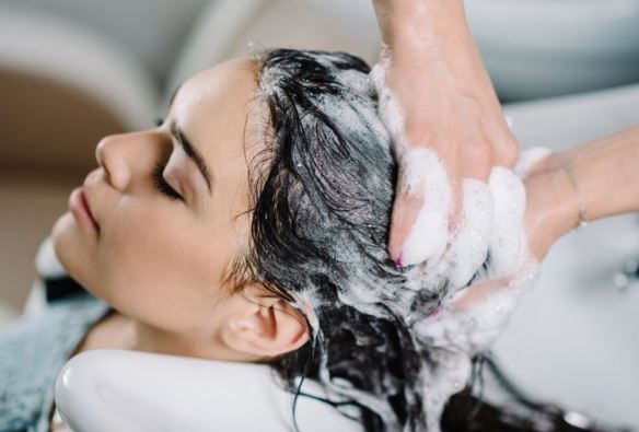 Vì sao bạn không nên gội đầu mỗi ngày?